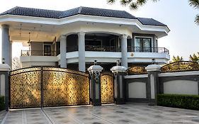 Hillside Residence E-7 By Paramount Hospitality